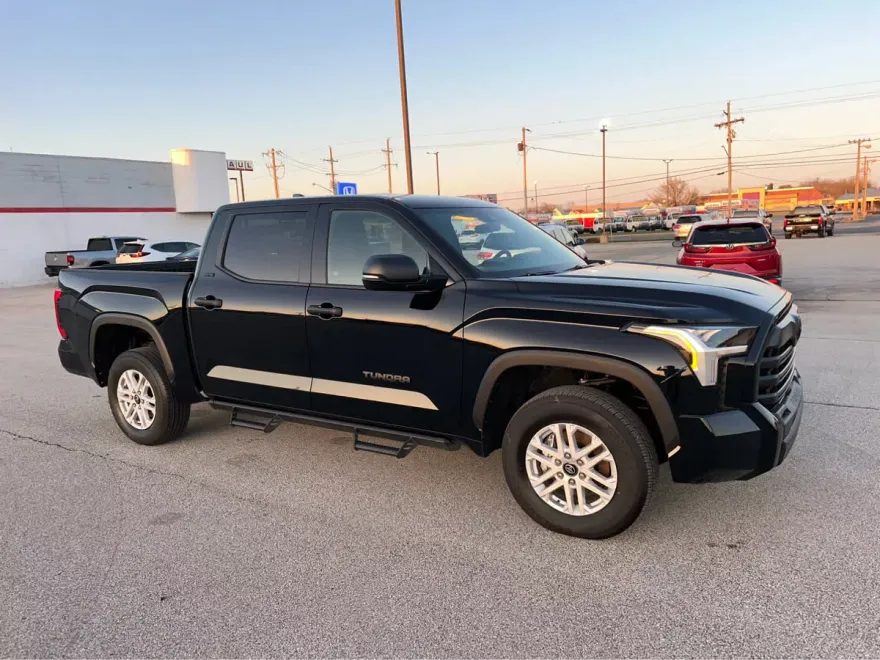 2025 Toyota Tundra SR5 photo 1