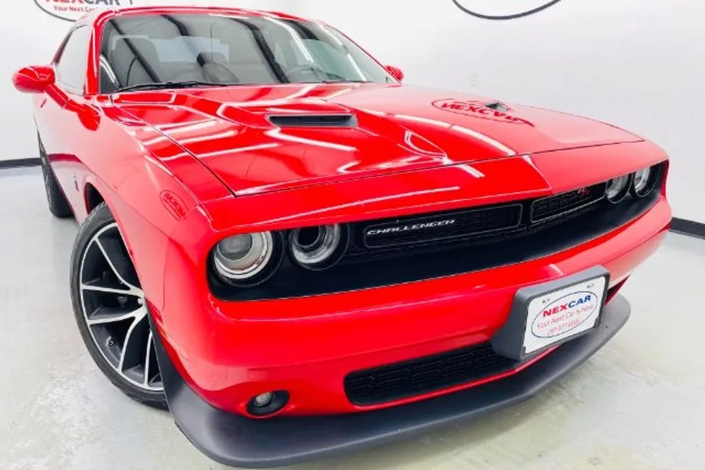 2016 Dodge Challenger R/T Scat Pack photo 1