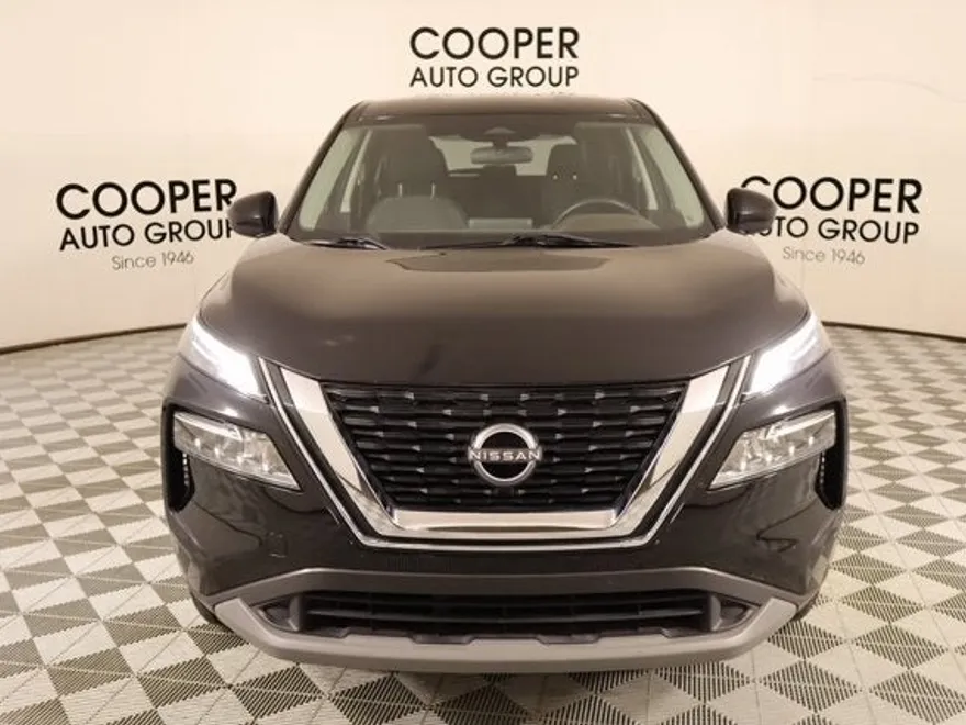 2023 Nissan Rogue SV photo 1