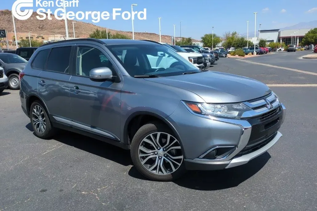 2016 Mitsubishi Outlander SEL photo 1