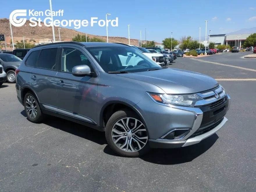 2016 Mitsubishi Outlander SEL photo 1