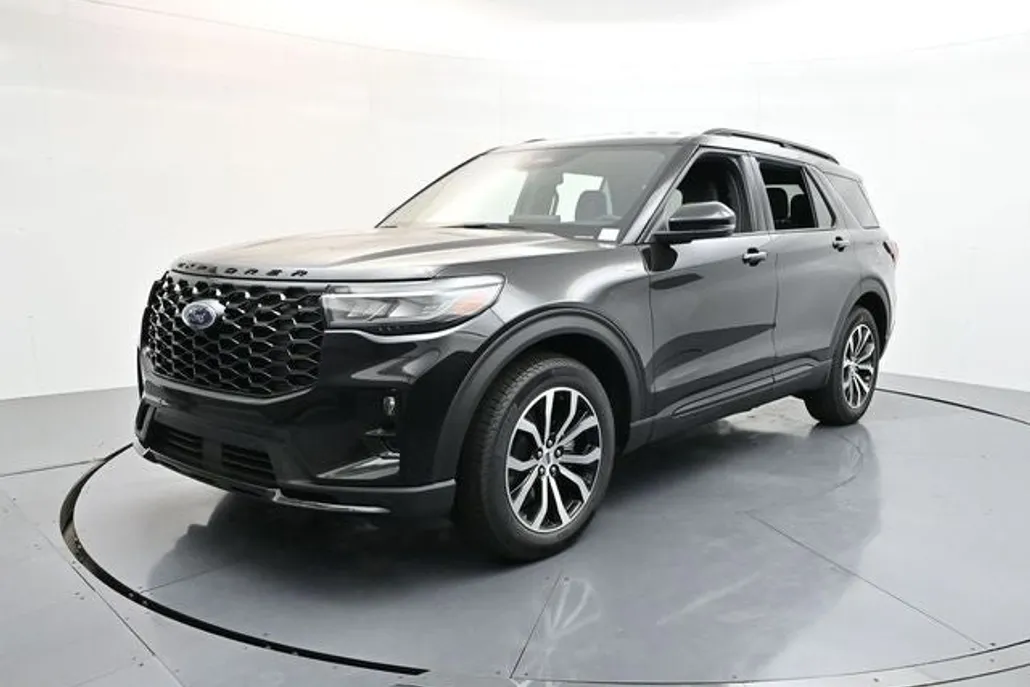 2025 Ford Explorer ST-Line photo 1