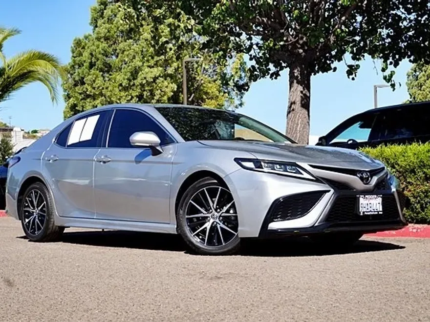 2023 Toyota Camry SE photo 1