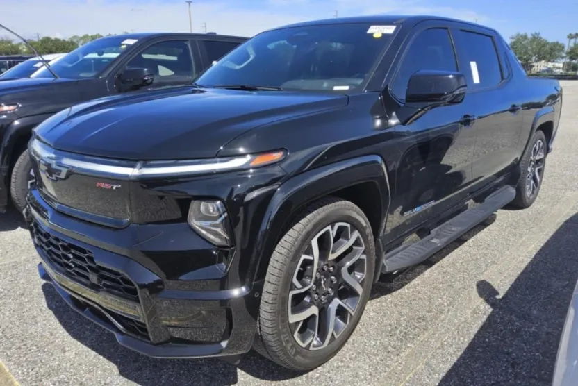 2024 Chevrolet Silverado EV RST photo 1
