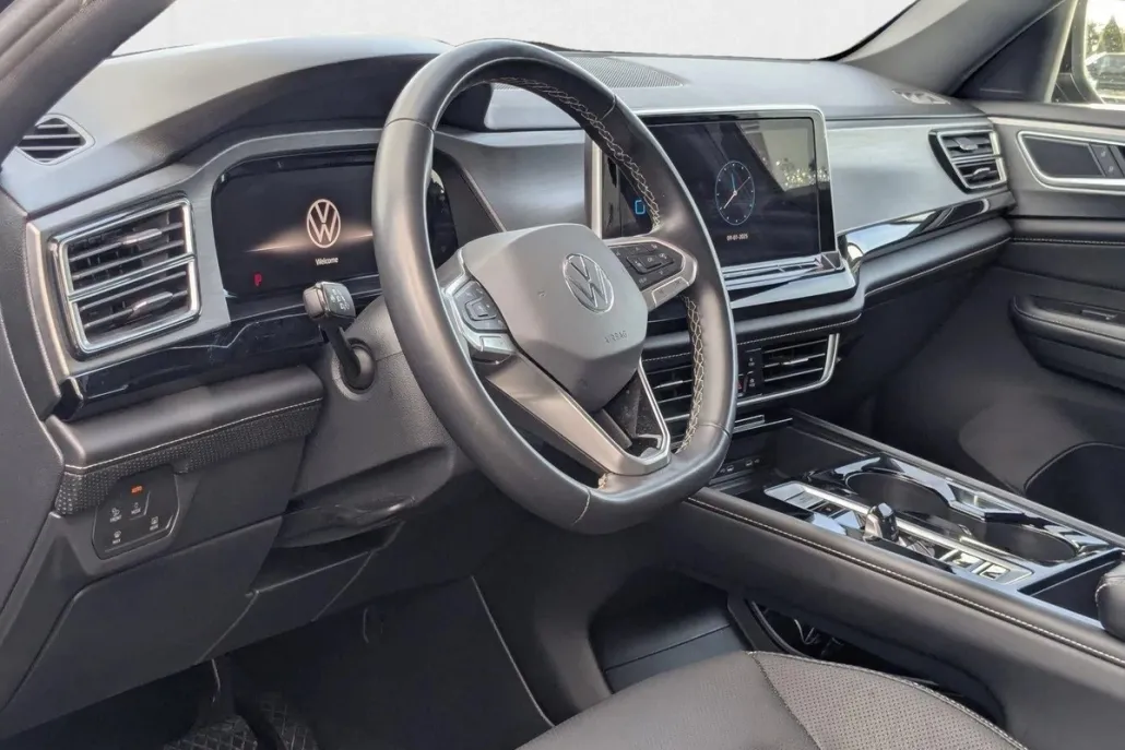 2024 Volkswagen Atlas Cross Sport SE Technology photo 1