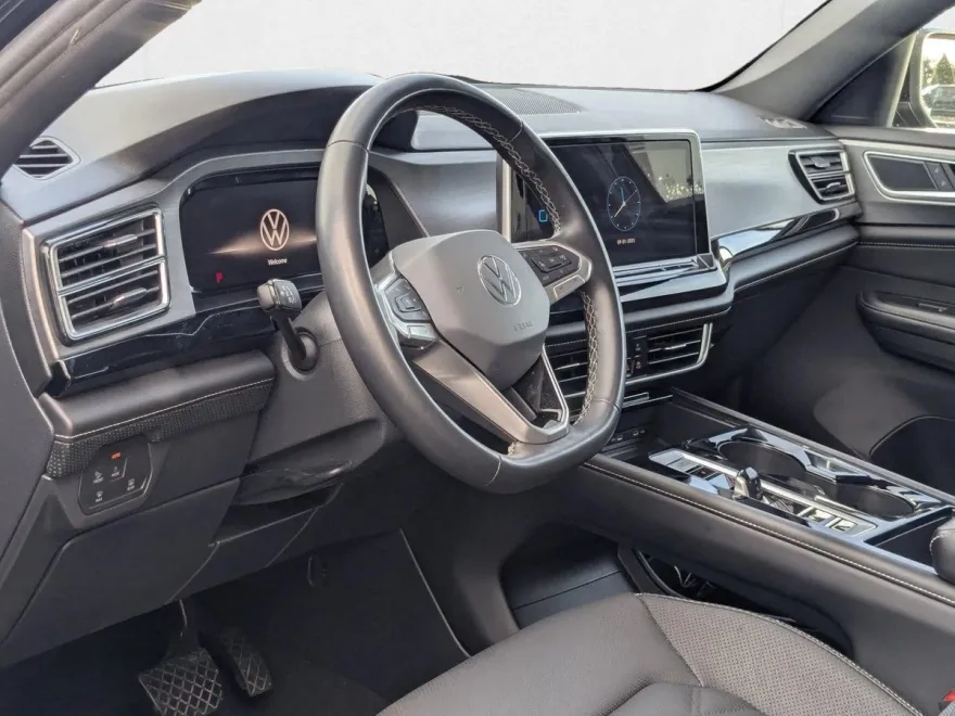 2024 Volkswagen Atlas Cross Sport SE Technology photo 1