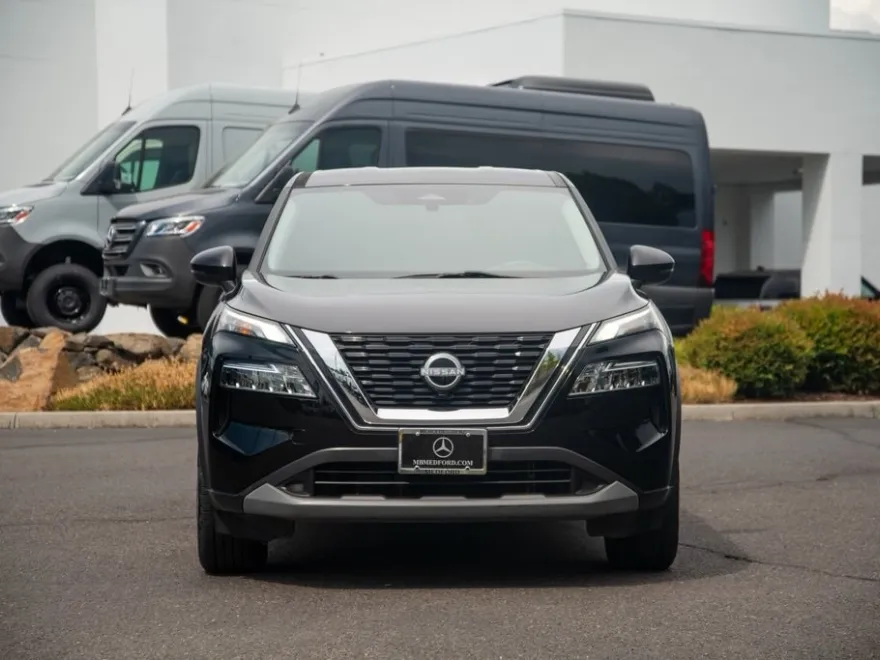 2023 Nissan Rogue SV photo 1