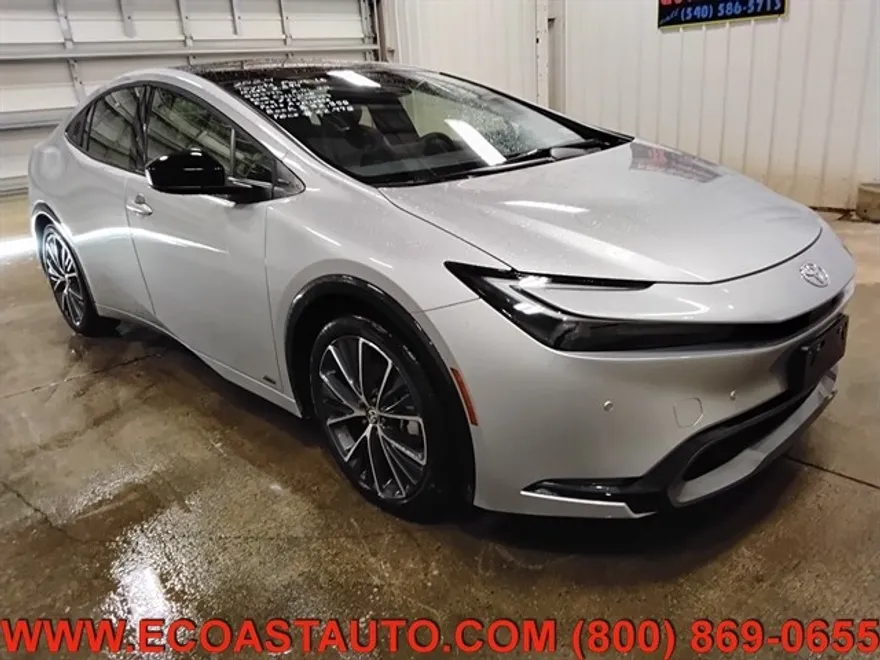 2024 Toyota Prius LE photo 1