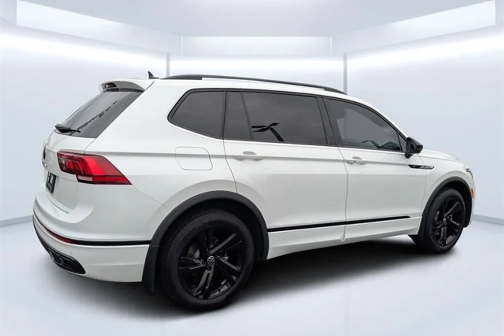 2024 Volkswagen Tiguan SE R-Line Black photo 1