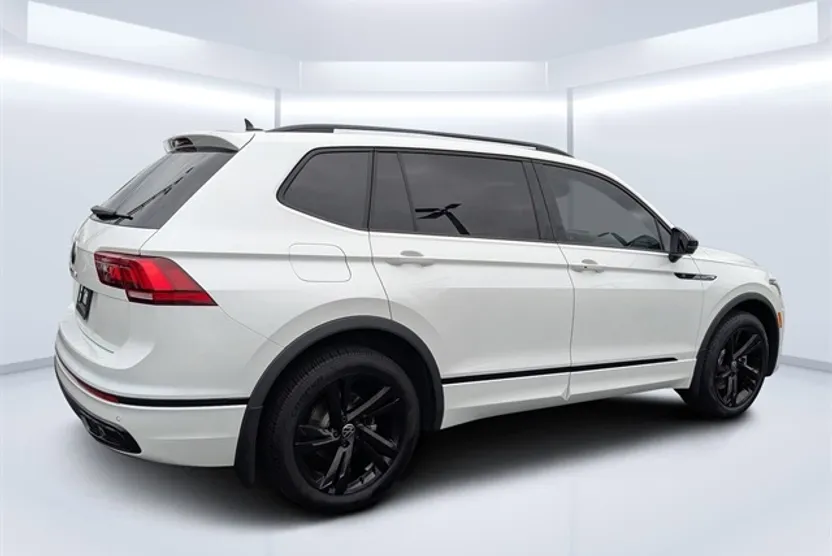 2024 Volkswagen Tiguan SE R-Line Black photo 1