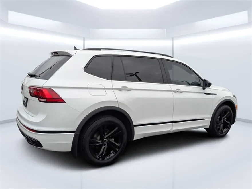 2024 Volkswagen Tiguan SE R-Line Black photo 1