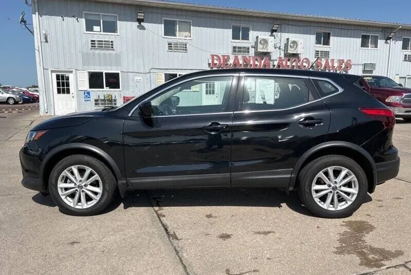 2019 Nissan Rogue Sport S photo 1