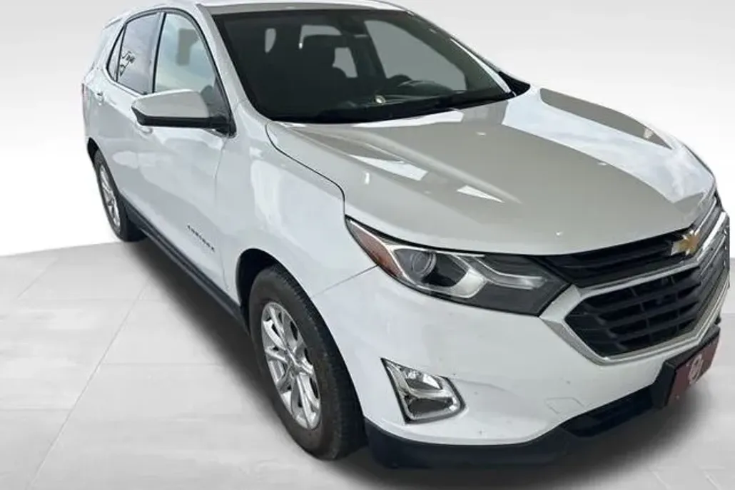 2020 Chevrolet Equinox LT photo 1