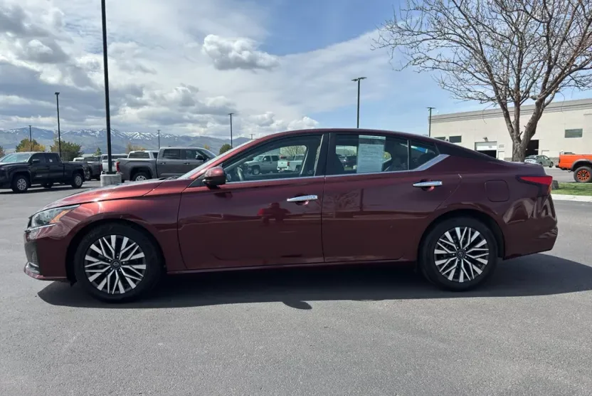 2023 Nissan Altima 2.5 SV photo 1