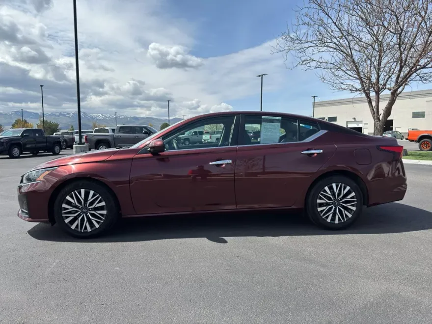 2023 Nissan Altima 2.5 SV photo 1