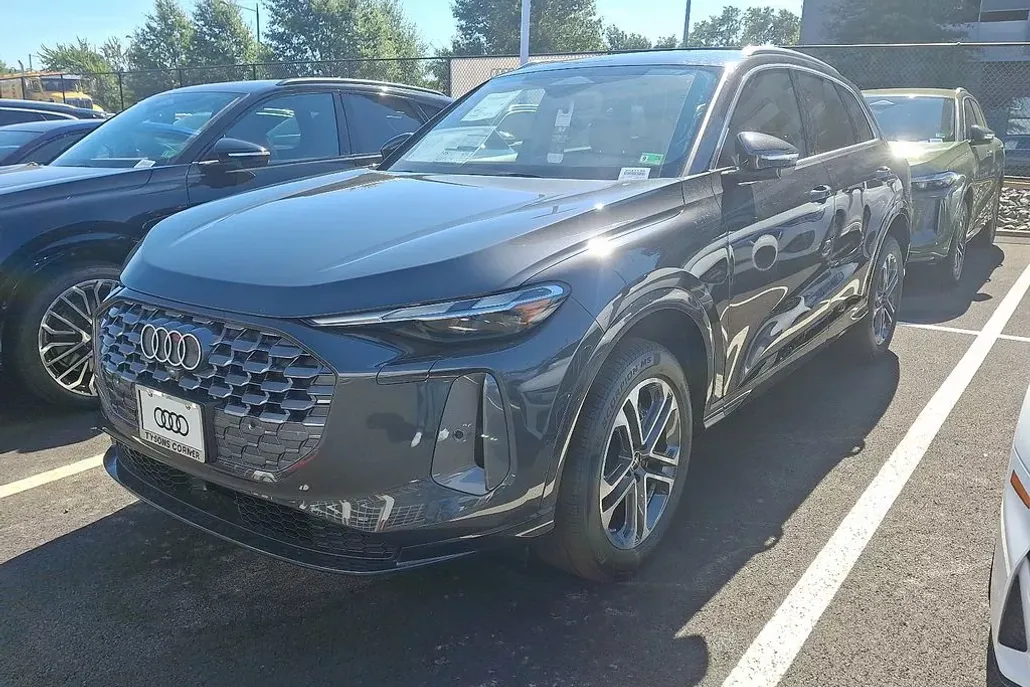 2025 Audi Q5 Premium photo 1