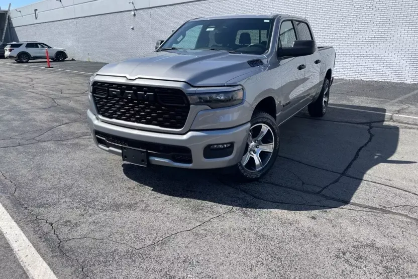 2025 Ram 1500 Tradesman photo 1