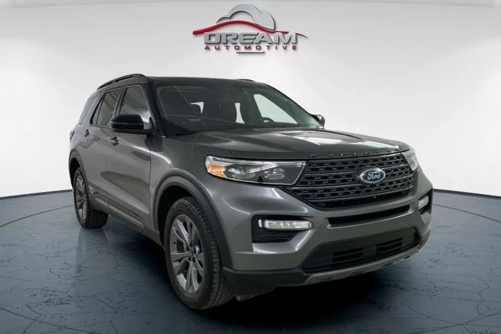 2022 Ford Explorer XLT photo 1