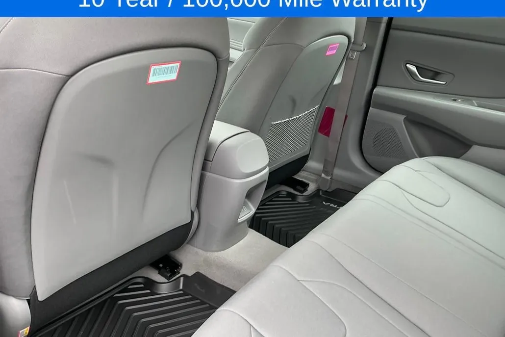 2025 Hyundai Elantra SEL Convenience photo 1