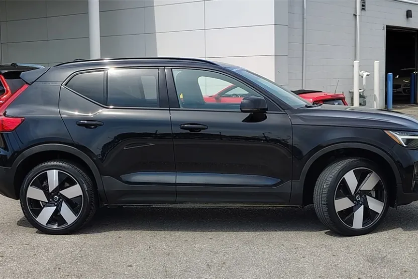 2023 Volvo XC40 Recharge Ultimate photo 1