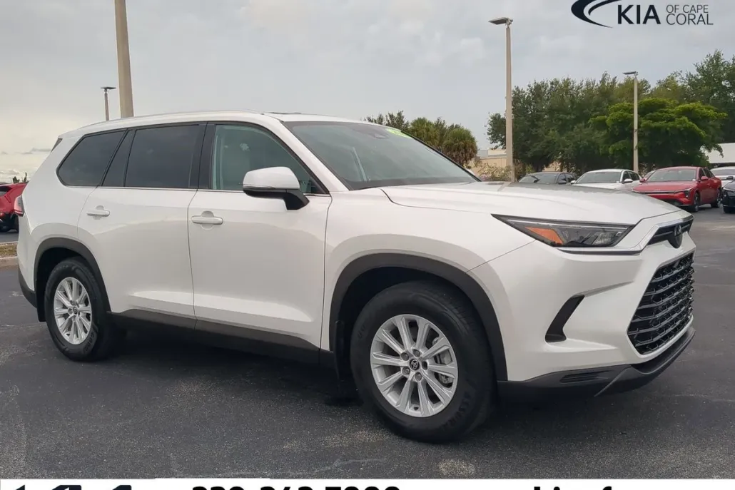 2024 Toyota Highlander Hybrid XLE photo 1