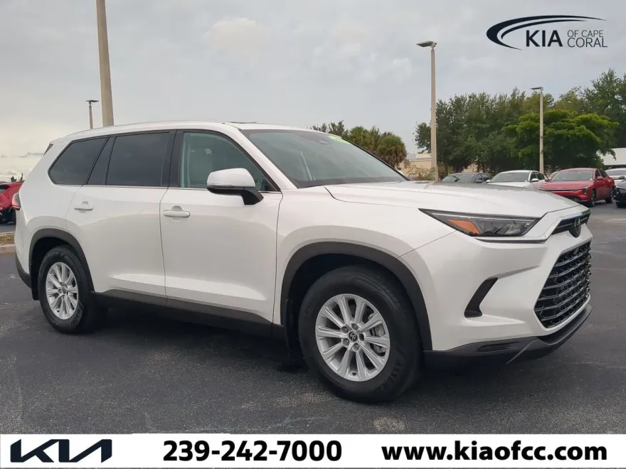 2024 Toyota Highlander Hybrid XLE photo 1