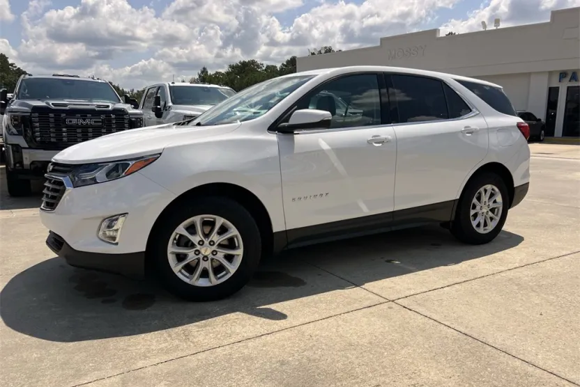 2019 Chevrolet Equinox LT photo 1