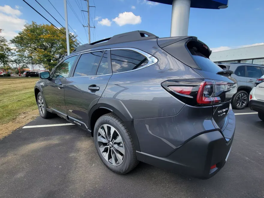 2025 Subaru Outback Limited XT photo 1