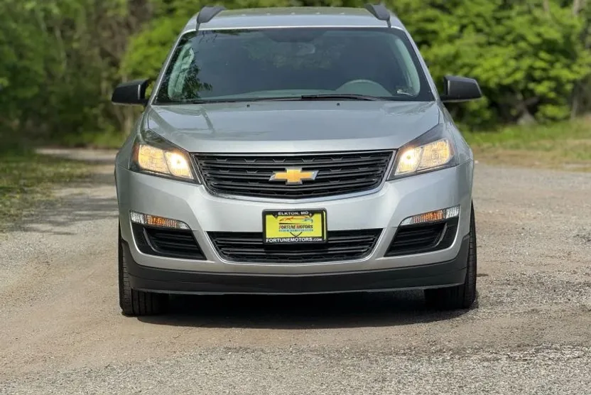 2017 Chevrolet Traverse LS photo 1