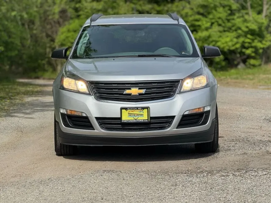 2017 Chevrolet Traverse LS photo 1