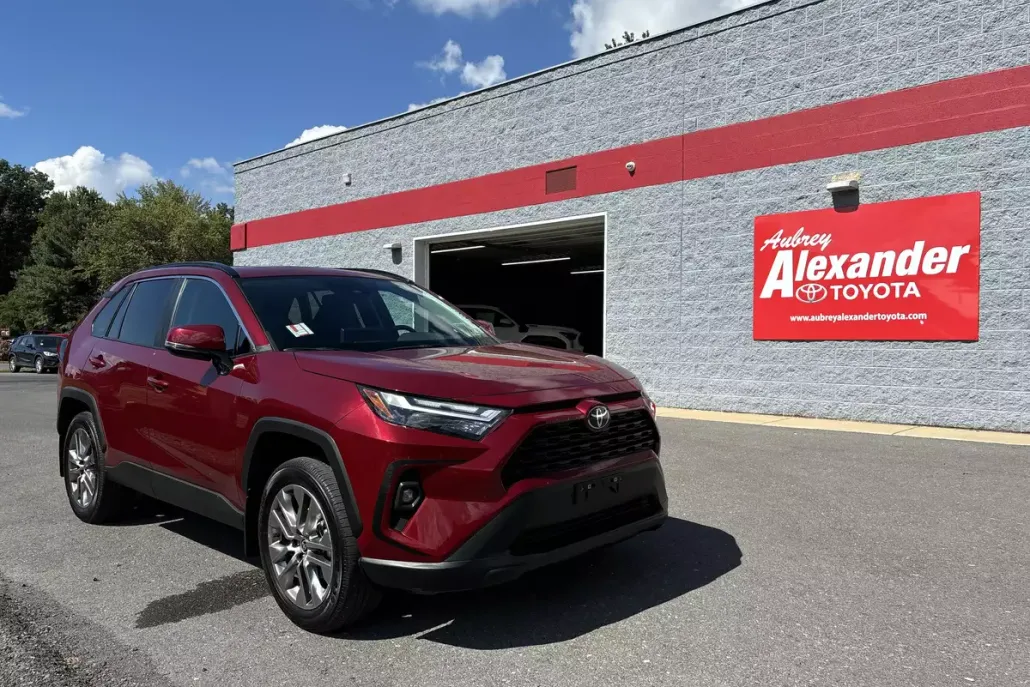 2023 Toyota RAV4 XLE Premium photo 1