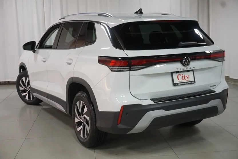 2025 Volkswagen Tiguan S photo 1