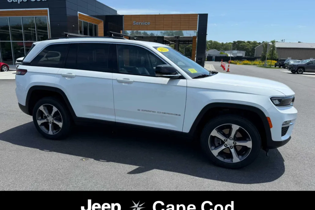 2022 Jeep Cherokee 4xe Base photo 1