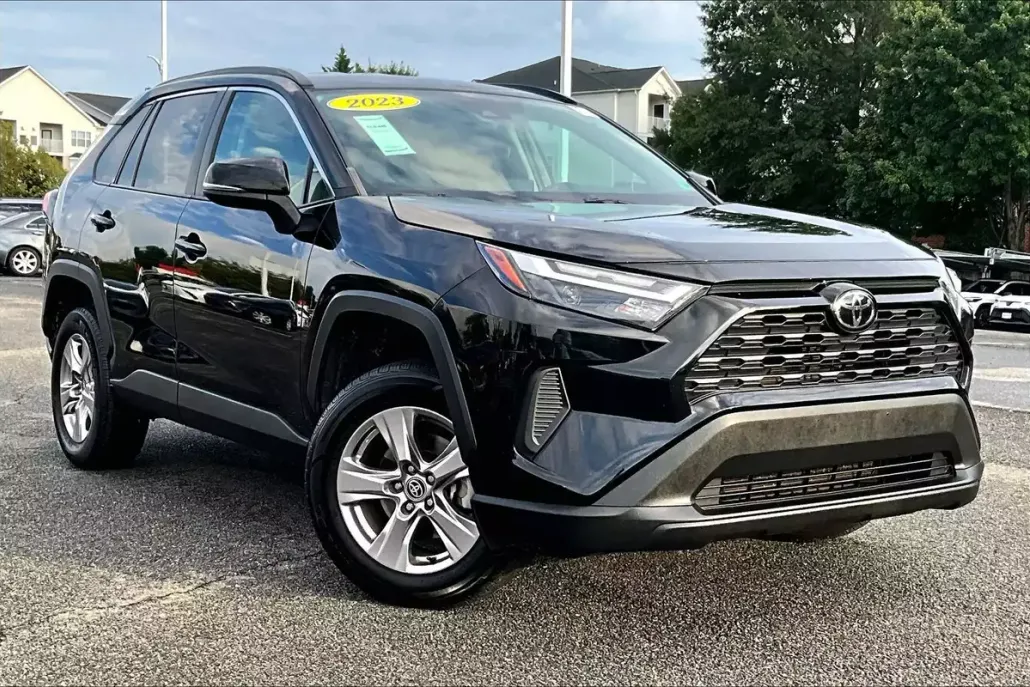 2023 Toyota RAV4 XLE photo 1