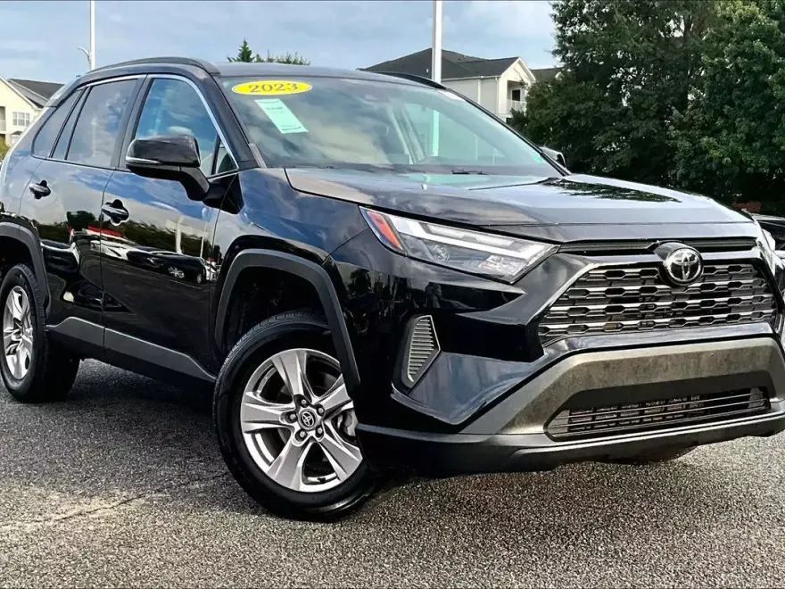 2023 Toyota RAV4 XLE photo 1
