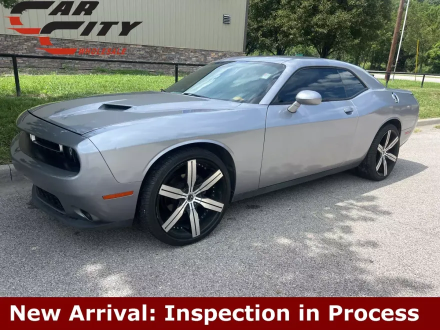 2015 Dodge Challenger SXT photo 1