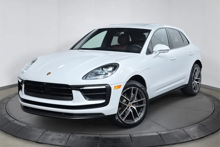 2025 Porsche Macan T photo 1
