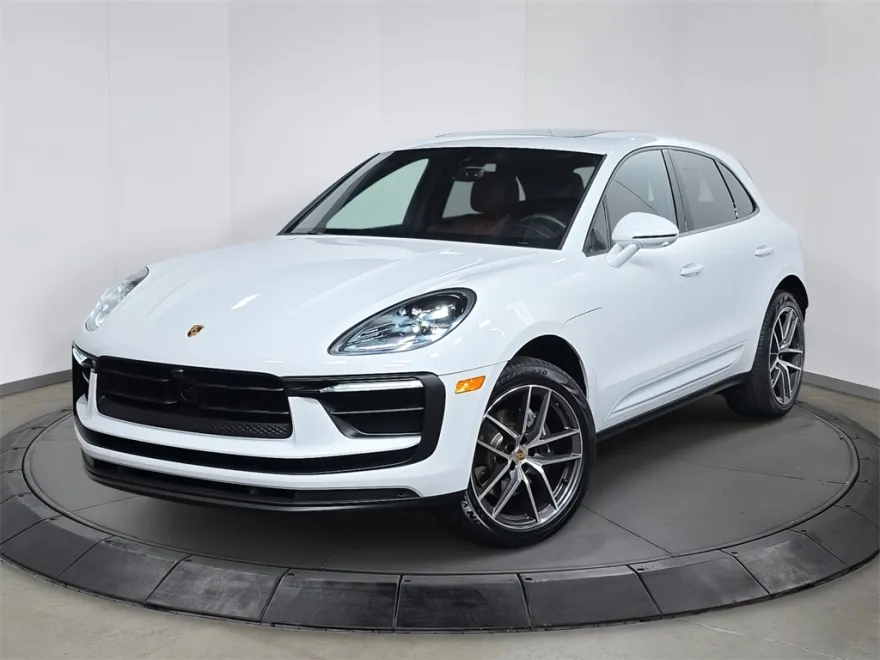 2025 Porsche Macan T photo 1