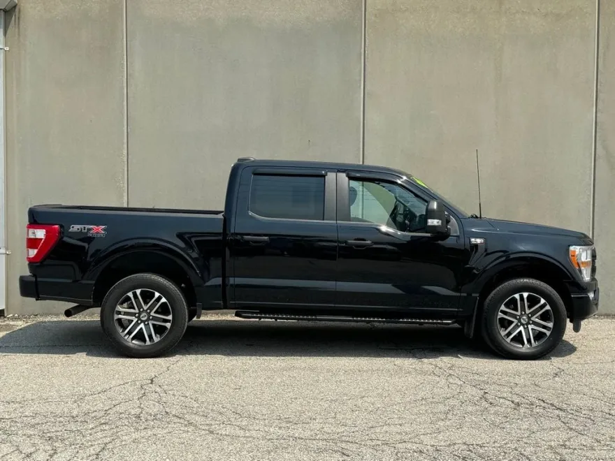 2022 Ford F-150 XL photo 1