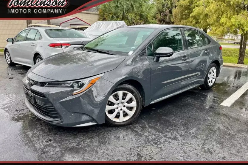2024 Toyota Corolla LE photo 1