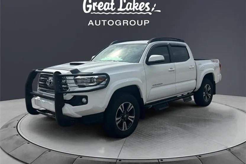 2017 Toyota Tacoma TRD Sport photo 1