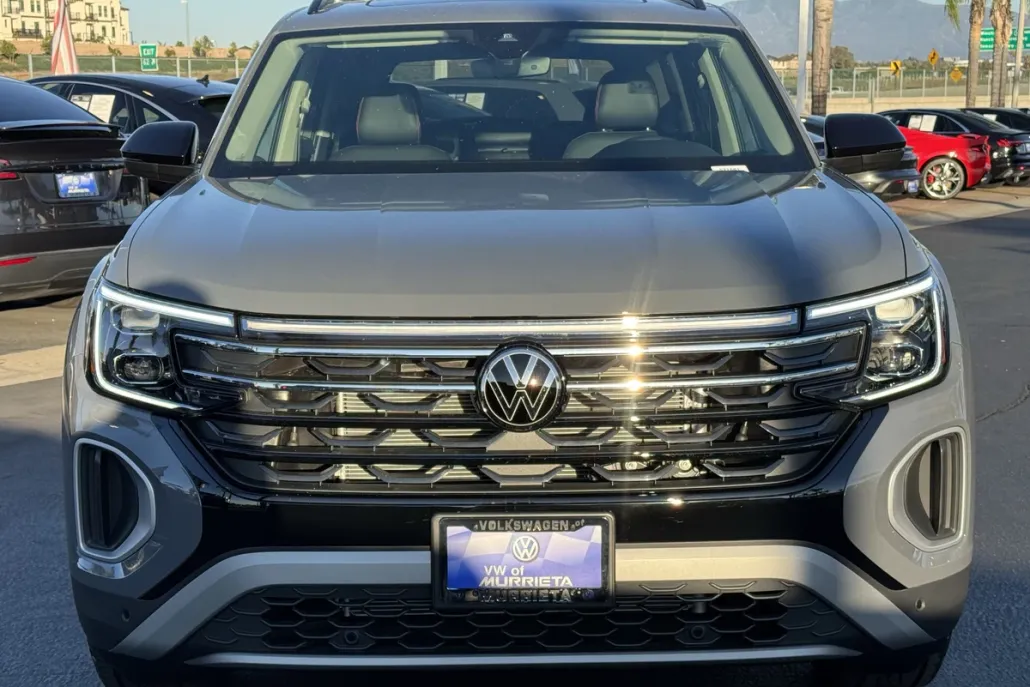 2025 Volkswagen Atlas Peak Edition SE photo 1