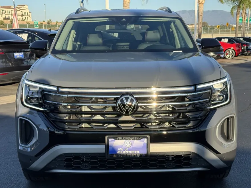 2025 Volkswagen Atlas Peak Edition SE photo 1