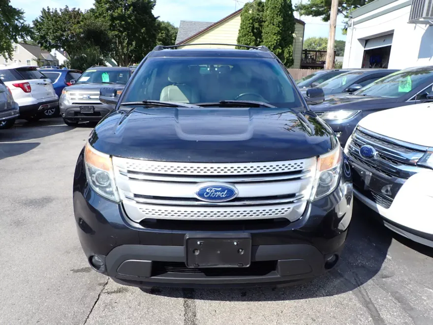 2012 Ford Explorer XLT photo 1