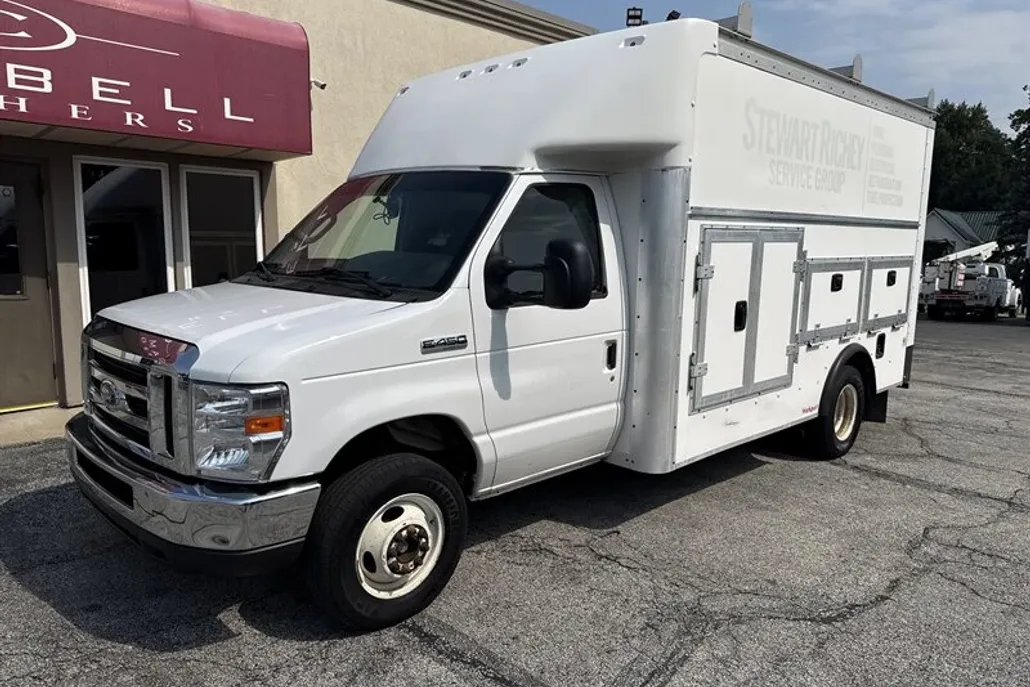 2019 Ford E-450 Cutaway photo 1