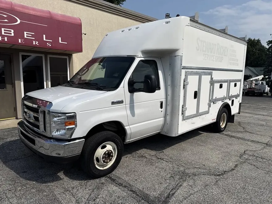 2019 Ford E-450 Cutaway photo 1