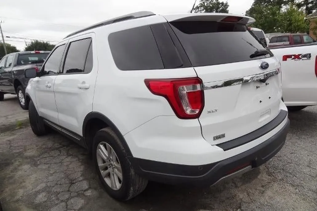 2019 Ford Explorer XLT photo 1