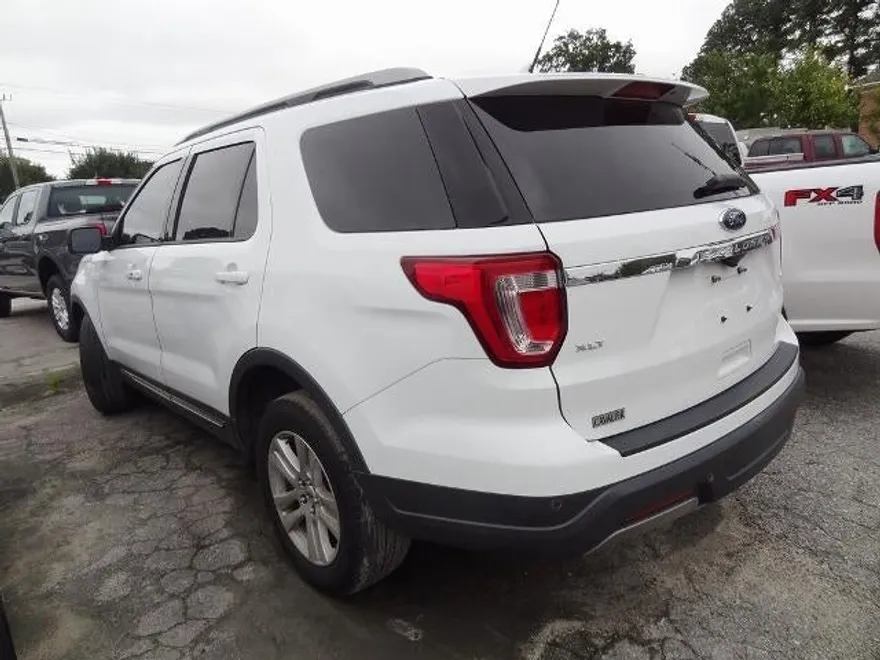 2019 Ford Explorer XLT photo 1