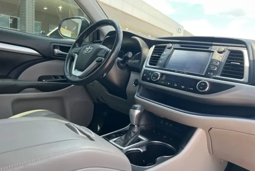 2019 Toyota Highlander XLE photo 1