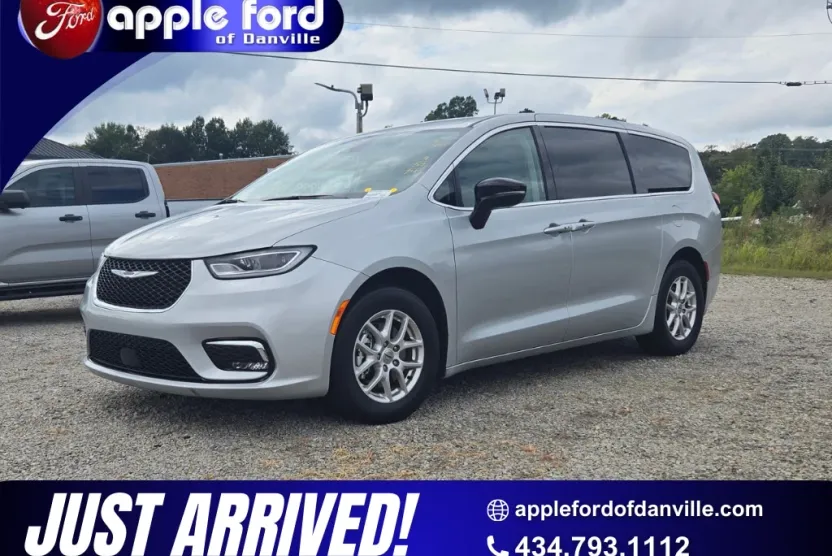 2024 Chrysler Pacifica Touring L photo 1
